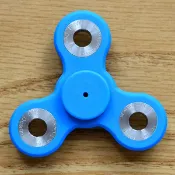 【附發票】9色-指尖飛輪-大三軸Fidget Spinner(指尖陀螺、手指陀螺){歐美最新爆紅流行的療癒小物}