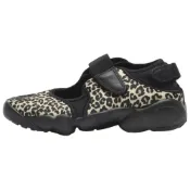 (店+)【NIKE 耐吉】IR5696-010 Nike Air Rift 舒適貼合 透氣 生活休閒鞋 男女同款 黑色