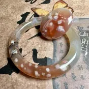 櫻花瑪瑙象形一棵開花的小樹，豆沙紅橢圓吊墜，成型花，不含鐲！20156