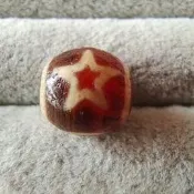 藏傳瑪瑙達洛 日月星天珠，尺寸14×13.5 mm左右，不講故事，壹物壹圖，品相如圖，標既，喜歡的就可以，（此單為