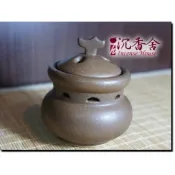 【i郵購】沉香舍薰香園 【沉香舍】車用電子薰香爐 台灣製造 特殊卡榫設計 行進間不移動 附獨家粉屑贈品