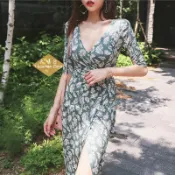 再增色現有更新🔺天晴日☀️日系 浴袍式 印花 大尺碼 綁帶 V領 圖騰 印花 超仙款 渡假 沙灘裙 性感 連身裙 洋裝