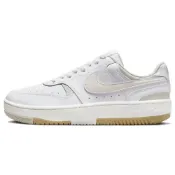 (店+)【NIKE 耐吉】DX9176-103 Nike Gamma Force 皮革 舒適百搭 輕便 低幫 板鞋 女款 白米 nike女鞋 運動鞋女 休閒鞋