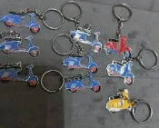 二手市面稀少復古金屬偉士牌車造型鑰匙圈(當收藏/裝飾品)