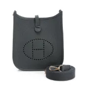 【BreezeOnline 微風精品線上】【HERMES 愛馬仕】Evelyne 16 經典小牛皮鏤空洞飾H LOGO銀扣肩背包