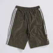 adidas 三葉草 PARLEY SHORT 男款 短褲 短風褲 運動褲 三線 軍綠色 HS2090