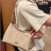 【新店促銷】COACH CBH15 Mini Laurel 質感牛皮流浪包/月亮包 豆沙粉單肩斜背包