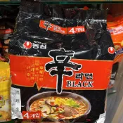 韓國農心內銷版辣牛肉湯面4包入/黑色牛骨雪濃湯麵/辛拉麵炒麵/黑色泡菜豆腐辛拉麵黑色辛拉麵~現貨