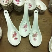 WH8556【四十八號老倉庫】全新 早期 台灣 陶瓷 杜鵑花 湯匙 14.7cm 完整 2匙價【懷舊擺飾拍片道具】