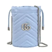 【GUCCI 古馳】GG Marmont 經典金屬LOGO格紋束口斜背迷你水桶包斜背包(天藍)