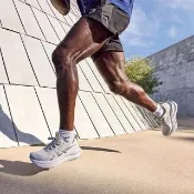 【asics 亞瑟士】GEL-NIMBUS 28 PLATINUM 男款 白金系列 緩衝 慢跑鞋 1011C310-020
