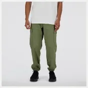【NEW BALANCE】NB 長褲 運動長褲 跑步 休閒 工裝褲 男 亞規 軍綠色(AMP41579DEK-F)