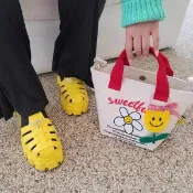 Anna S ANNAS 正韓 太陽花 迷你帆布包 手提包 購物袋 便當袋 帆布 麻布 小方包 包包 可愛 小花 花朵 微笑 網紅 韓國