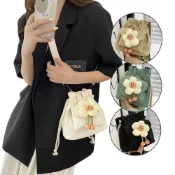 (店+)【Bliss BKK】立體小花束口斜跨帆布小包 水桶包 側背包 帆布包 帆布小包 斜背包 帆布袋 小廢包 斜背包 (4色可選)
