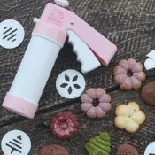(店+)【Chefmade 學廚】宇宙工作室KT7039 Hello Kitty圖案蛋糕模具 曲奇裱花槍(含6款裱花嘴+10款餅乾模)