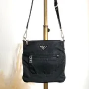【日本直送 名牌中古包】PRADA 普拉達 黑色斜背包 經典三角 Logo 尼龍 復古 vintage