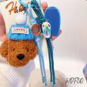 (店+)WDF.CO現貨｜2025韓國東大門MIU新款｜愛心泰迪熊戴帽子吊飾│藍色編織繩掛件│包包吊飾｜鑰匙圈配飾｜裝飾擺件