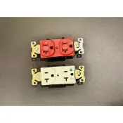 美國 Cooper IG8300 醫療級獨立接地插座 2P+E 125V 20A NEMA 5-20R (兩款)