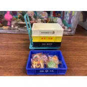 💥現貨💥「candy公仔雜貨舗」微縮造景商品 摺疊手推車+籃子(隨機附贈5個食玩) 塑膠籃 場景商品 (RV0250)