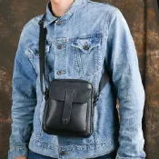 (店+)【LEESA】真皮男包包\时尚迷你小背包\手機包\攜便包\黑色包包\斜背包\日本包包\牛皮側背包\情侶包包