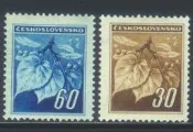 獵郵魔^^ 菩提樹葉子，捷克1945原膠新票2張，背美無貼