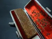 天地 藝品 ( 永恆 ㄉ 印 鑑 ) 開運 招財 菊花玉 6 分 方形 章 ( 附 精美 皮盒 ) A6 特價 中