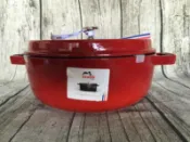 英 dust 德 der staub 灰塵 26  紅 淺燉鍋  缺貨