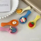 【淘趣好物】🌈可愛仿真勺子髮夾草莓蛋糕劉海側邊夾趣味食玩頭飾少女拍照髮飾品
