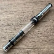 【TWSBI 三文堂】鑽石580AL R 透明活塞鋼筆 黑色 (Diamond580 AL R)