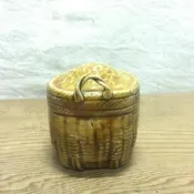 WH8147【四十八號老倉庫】全新 早期 台灣 陶瓷 陶偶 米籃 竹簍 造景 水族箱 水缸 魚池 庭園 高9cm 有瑕