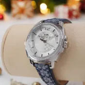 COACH 蔻馳 Boyfriend 經典LOGO緹花織布晶鑽腕錶34mm(銀/丹寧藍色)