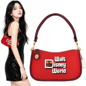 COACH 專櫃款Disney紅色真皮LOGO烙印旋釦肩背包
