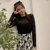 (店+)【FEE BABY】皺皺透膚蕾絲打底上衣 打底衣 內搭 透膚上衣 長袖 薄長袖 蕾絲上衣 女上衣 小高領 卡其色 膚色 白色 黑色