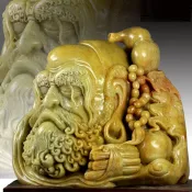 ( 達摩祖師 )頂級大師工藝【正宗 福州壽山石 結晶性老旗降石】(立體！飽滿！)高端收藏。石質通靈~不議價！