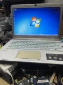 SONY索尼(NBF3)SVE14AE11P i5  14吋筆記型電腦(白色).....螢幕上方有一條亮線