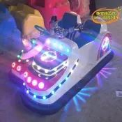【臺灣現貨】 新款碰碰車廣場擺攤炫彩發光音樂遙控定時兒童雙人親子遊樂碰碰車