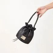 【展示品出清】IWP RECYCLED 2WAY 韓國束口澎澎空氣水桶包-黑