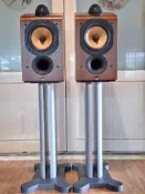 Bowers & Wilkins (B&W) 705 喇叭一對含腳架