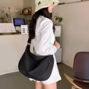 防水牛津布大容量餃子包斜挎包女小衆新款百搭休閒運動風單肩包潮4KYQ