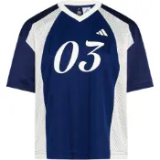 (店+)【adidas 愛迪達】KZ2339 adidas MATERIAL MIX TIRO 足球風網眼拼接休閒運動短袖V領 T恤 女款