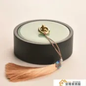砚台 青瓷硯臺帶蓋 高檔毛筆硯臺筆舔墨臺四大名硯磨墨研臺火鍋硯墨海帶蓋硯盤羅紋硯【摩可美家】