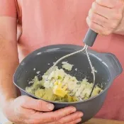 【KitchenAid】美國 不鏽鋼搗泥器 岩灰25.5cm / 馬鈴薯壓泥器