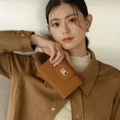 【金安德森】Aura 金屬LOGO翻蓋中夾-琥珀棕