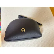 AIGNER 小羊皮手拿包｜9成新｜真皮質感｜簡約精品款｜附原盒防塵袋