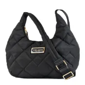 【HOTAI購】【MARC JACOBS】鐵牌LOGO菱格縫線拉鍊肩背/斜背半月包-黑色