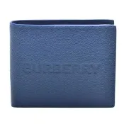 【BURBERRY 巴寶莉】品牌壓紋 LOGO 牛皮對折短夾(8卡-藍色8071528)