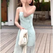 法式肌理感提花大擺吊帶連身裙女 春季新款甜美少女感氣質長裙 提花連身裙 大擺長裙 甜美吊帶裙 洋裝