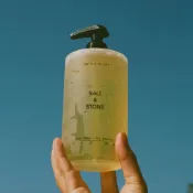 【怡家藥局】美國 SALT & STONE 玻尿酸保濕潔膚露 雪松番紅花 檜木佛手柑 檀香岩蘭草 黑玫瑰烏木 沐浴露