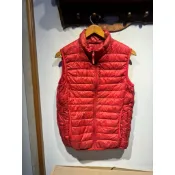 uniqlo 紅色 輕薄 輕量 羽絨背心外套 女 s碼（背2）