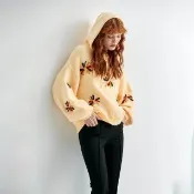 【iROO】連帽手工五彩花針織上衣